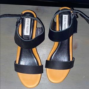Steve Madden Black and Tan wedges